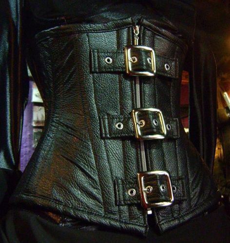 Corselet Couro Underbust com Fivelas